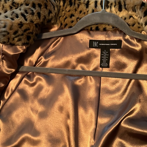 LEOPARD PRINT FAUX FUR JACKET, Size LARGE, Satin Lining, Side Pockets - Picture 4 of 4